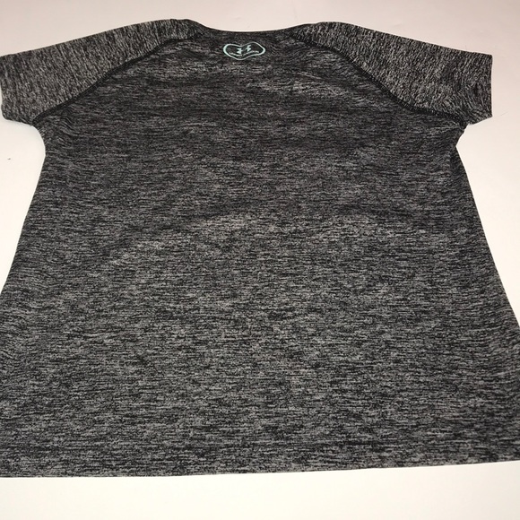 Little girls under armor shirt size youth medium❤️ - Picture 6 of 8